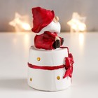 Фигурка полистоун «Дедушка Мороз в колпаке гнома на подарке», 9×5×4 см, МИКС - фото 22858637