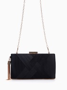 Сумка-клатч женская вечерняя на фермуаре, жёсткий корпус, с золотистой кисточкой, чёрная - Фото 4