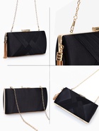 Сумка-клатч женская вечерняя на фермуаре, жёсткий корпус, с золотистой кисточкой, чёрная - Фото 3