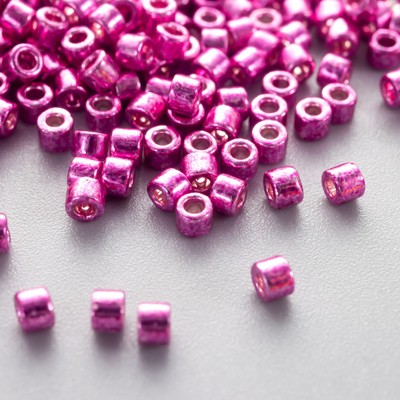 Бисер стекло 11/0 «Цилиндр. Фуксия глянец», 10 г