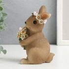 Сувенир полистоун "Кролик в цветочном венке и букетом цветов" 11х7,5х7,5 см - Фото 2