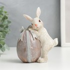 Сувенир полистоун "Кролик с яичком с бантом" 11х5,5х8,5 см - фото 9899136