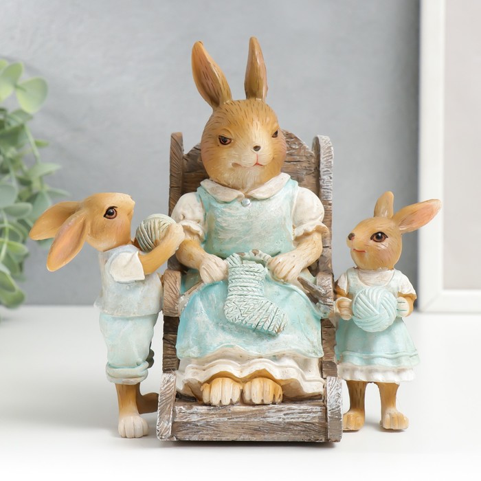 Фигурка полистоун «Зайка-бабуля с внучатами», 16.5×11×17.5 см - Фото 1