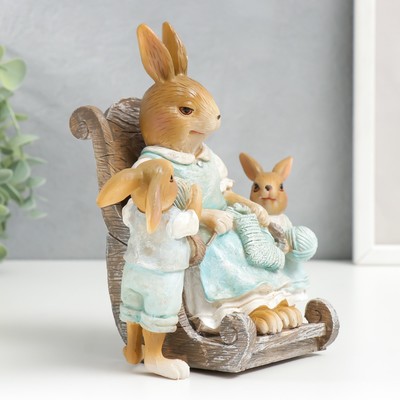 Фигурка полистоун «Зайка-бабуля с внучатами», 16.5×11×17.5 см