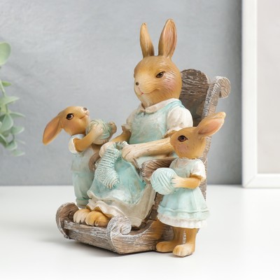 Фигурка полистоун «Зайка-бабуля с внучатами», 16.5×11×17.5 см