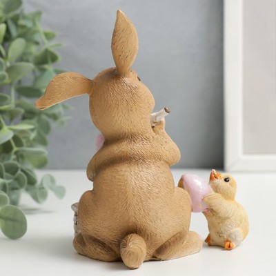Фигурка полистоун «Зайчик с утёнком раскрашивают яйца», 13×9×9.5 см