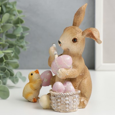 Фигурка полистоун «Зайчик с утёнком раскрашивают яйца», 13×9×9.5 см