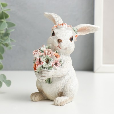 Фигурка полистоун «Зайка с охапкой цветов, в цветочном веночке», 11×7.5×7.5 см