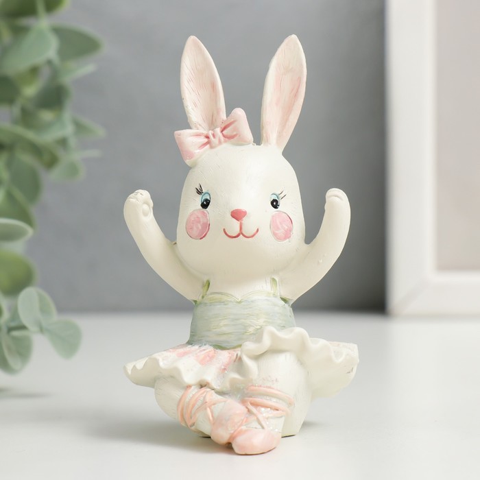 Фигурка полистоун «Зайка-балерина, сидит», 8.5×5×5.5 см