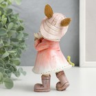 Фигурка полистоун «Зайка в шляпке и дождевике с цветком и гусеницей», 14.5×6.5×8 см - Фото 3