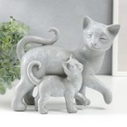 Сувенир полистоун "Кошка с котёнком - прогулка" медальон сердце, серый 17,5х9,5х19 см - фото 296413923