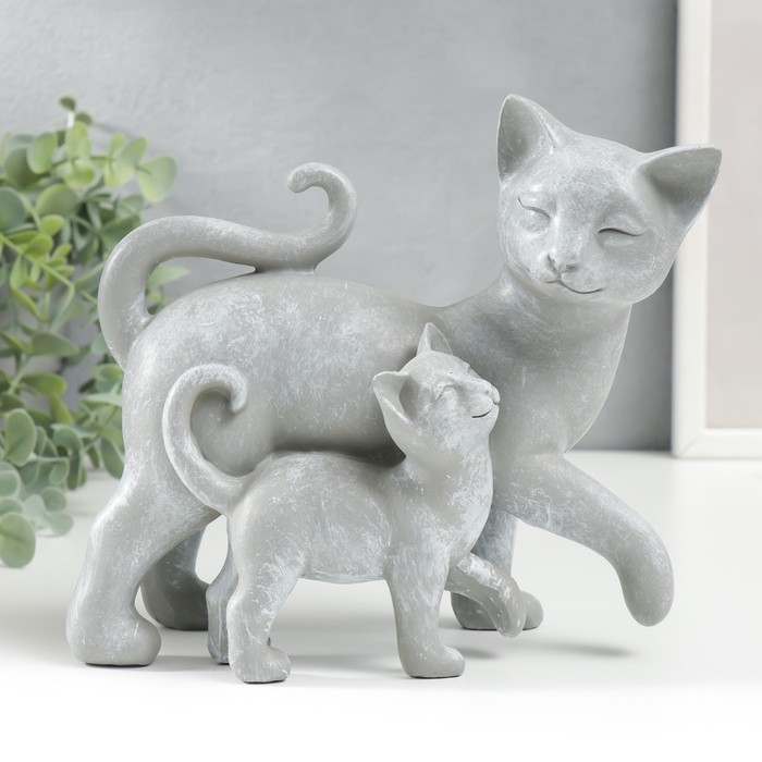 Сувенир полистоун "Кошка с котёнком - прогулка" медальон сердце, серый 17,5х9,5х19 см - Фото 1