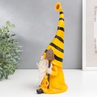 Сувенир полистоун "Гномик с грибочком в жёлтом полосатом колпаке" 25х11,5 см - фото 6667264