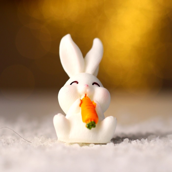 Миниатюра кукольная «Заюша с морковкой», размер: 2,3 × 3 × 3,9 см - Фото 1