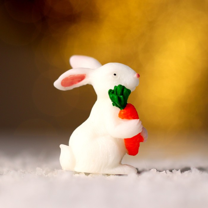 Миниатюра кукольная «Заяц с морковкой», размер: 2,5 × 3 × 3,5 см - Фото 1