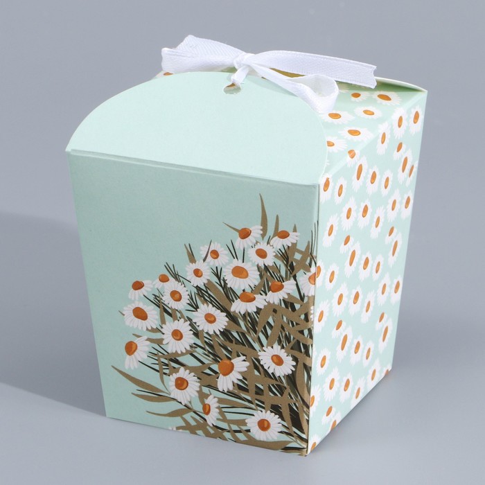 Коробка бонбоньерка, упаковка подарочная, «Ромашки», 7.5 х 8 х 7.5 см - фото 1907508866