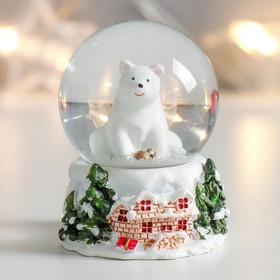 Сувенир полистоун водяной шар "Белый мишка на крыше дома" 4,5х4,5х6,5 см