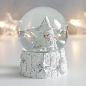 Сувенир полистоун водяной шар 'Снеговик со звездой' 7х6,7х8,8 см