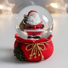 Сувенир полистоун водяной шар "Дед Мороз с мешком подарков" 7х6,7х8,8 см - фото 319894527