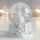 Сувенир полистоун водяной шар "Дед Мороз с ёлкой и снеговиком" белый с серебром 7х6,7х8,8 см   75679 - Фото 5