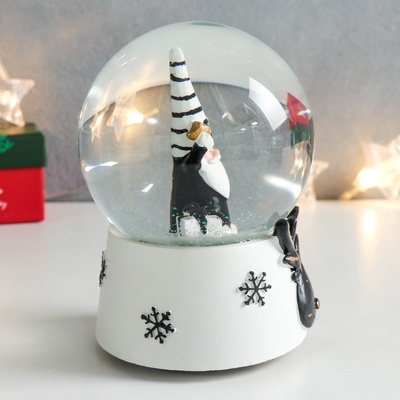 Снежный шар новогодний стеклянный «Дед Мороз в полосатом колпаке», музыкальный, полистоун, 11,5х11,5х14 см