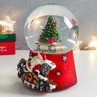 Снежный шар новогодний стеклянный «Ёлочка и спящий Дед Мороз на крыше», музыкальный, 11.5×11.5×14 см - фото 22691502