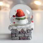 Сувенир полистоун водяной шар "Снеговичок на трубе с подарками" 4,5х4,5х6,5 см - Фото 3