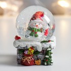 Сувенир полистоун водяной шар "Снеговичок на трубе с подарками" 4,5х4,5х6,5 см - фото 25525039