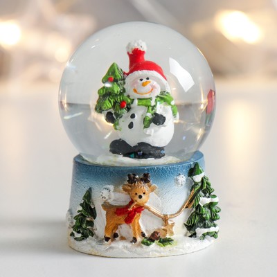 Сувенир полистоун водяной шар "Снеговичок с ёлочкой и оленёнок" 4,5х4,5х6,5 см