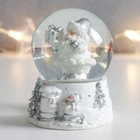 Сувенир полистоун водяной шар "Дед Мороз с подарком" белый с серебром 7х6,7х8,8 см - Фото 4