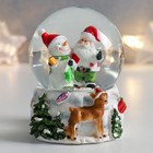 Сувенир полистоун водяной шар "Снеговик и Дед Мороз с оленёнком" 7х6,7х8,8 см - фото 9919514