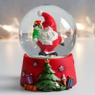 Сувенир полистоун водяной шар "Дед Мороз с носком подарков" 7х6,7х8,8 см - фото 108657716