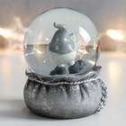 Сувенир полистоун водяной шар "Дед Морозик с подарками" серебро 7х6,7х8,8 см - Фото 3