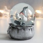Сувенир полистоун водяной шар "Дед Морозик с подарками" серебро 7х6,7х8,8 см - Фото 4