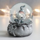 Сувенир полистоун водяной шар "Дед Морозик с подарками" серебро 7х6,7х8,8 см - Фото 5