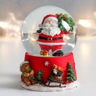 Сувенир полистоун водяной шар "Дед Мороз с ёлкой на плече" 6,5х6,5х8,5 см - фото 3007960