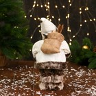 Дед Мороз "В пушистом колпачке, с фонариком и подарками" 28 см, двигается, серо-белый - фото 3437447
