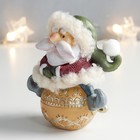 Фигурка полистоун «Дед Мороз на ёлочном шарике», 9.5×5.5×10.5 см - фото 30998582
