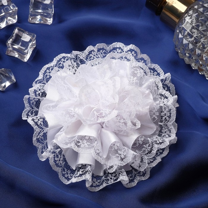 Резинка для волос «Школьница», кружева, бант d=11 см, белая - Фото 1