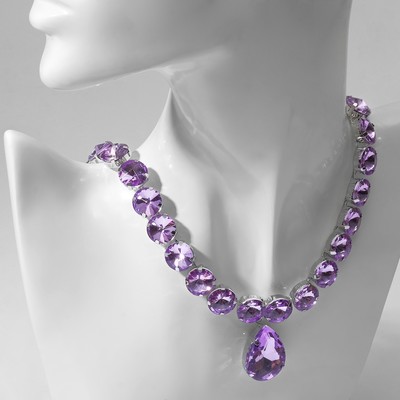Колье «Драгоценность» капля, сиреневое в серебре, 32 см