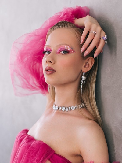 Колье «Драгоценность» геометрия, белое в серебре, 32 см