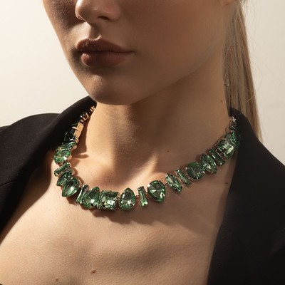 Колье «Драгоценность» геометрия, светло-зелёное в серебре, 32 см