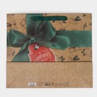 Пакет крафтовый вертикальный «Подарок с любовью», M 30 х 26 х 9 см, Новый год - фото 21736003