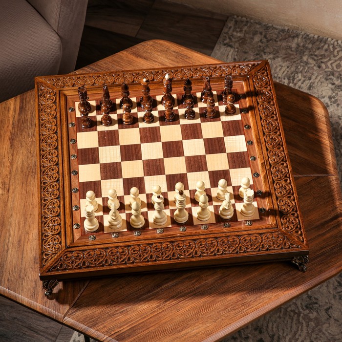 Шахматы ручной работы Гроссмейстер, глубокая резка, на ножках, 55х55 см, массив ореха, Армения