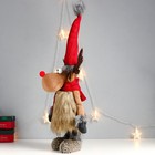 Кукла интерьерная "Лосяш в бордовом колпаке и шарфике, с ягодкой" раздвижной 92х27х22 см - Фото 3