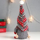 Кукла интерьерная текстильная «Дед Мороз с лыжными палками, серый колпак с узорами», 27×12×8 см - Фото 4