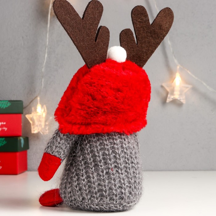 Кукла интерьерная "Дед Мороз в красной шапке с рожками" 20х13х11 см - фото 1907513716