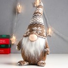 Кукла интерьерная "Дед Мороз в бежевом колпаке с узорами" 28х13х9 см - фото 319733144