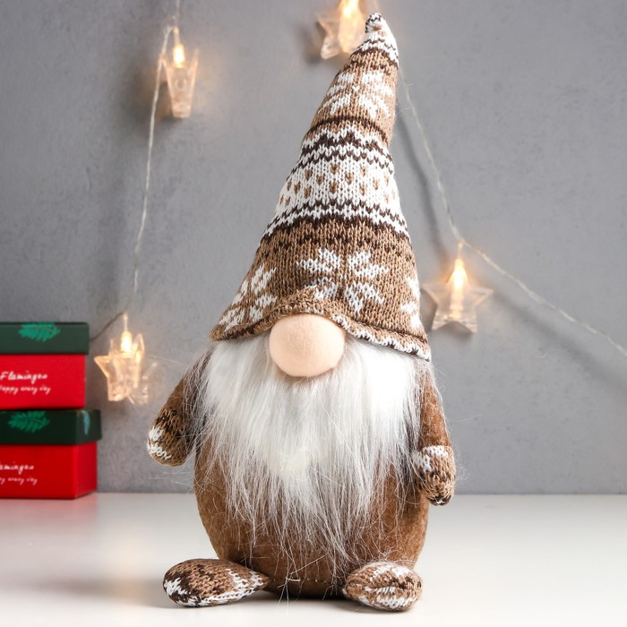 Кукла интерьерная "Дед Мороз в бежевом колпаке с узорами" 28х13х9 см - фото 1907513757