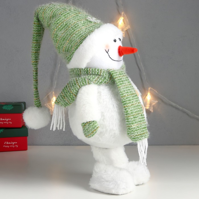 Кукла интерьерная "Снеговик в зелёном колпаке со снежинкой" 60х17х16 см - фото 1907513776